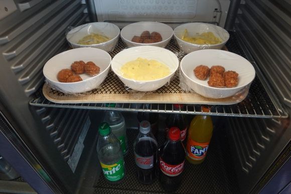 Looks like hot food, but no micro waves!