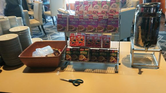 Breakfast in the Clublounge: cereals.