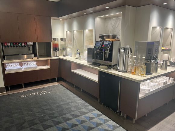 MSP SkyClub drink station