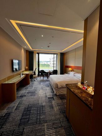 King Guest Room with Balcony