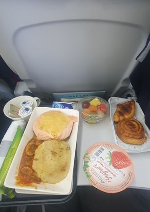 KSML breakfast on the BA884 from