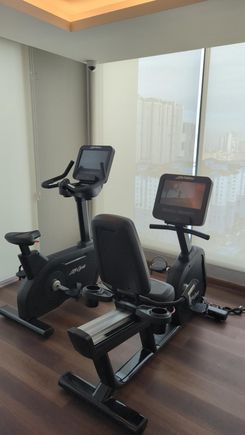 Gym - Life Fitness bikes