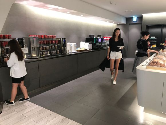 Coffee & cup ramen selection at KE east lounge (PR1)