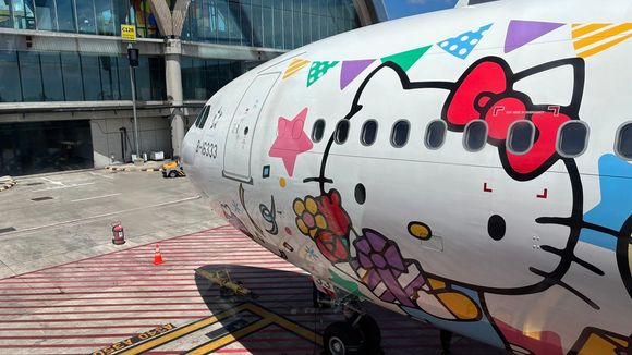 Hello Kitty Celebration Flight (EVA Air A330) upon landing in Mactan Cebu Airport