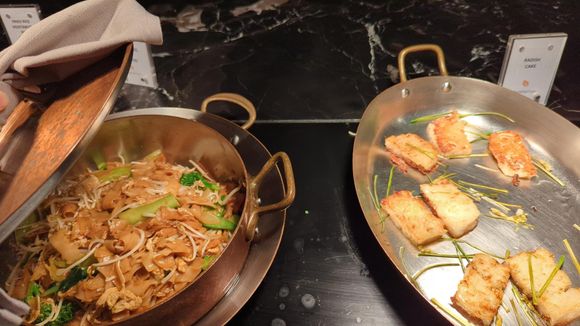 vegetarian option, fried noodles