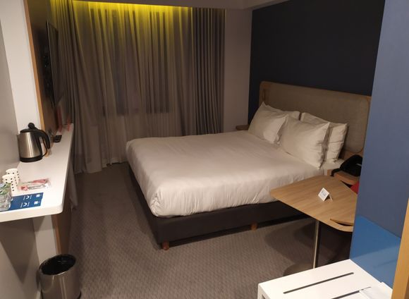 Standard Holiday Inn Express room
