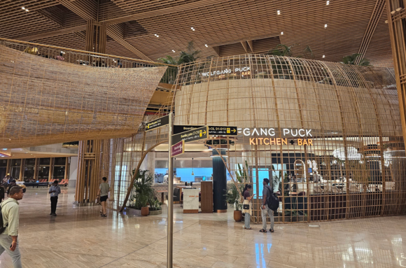 View from airside area -- you can see the two level restaurant, top level in the 080 lounge and the bottom one in the standard airside area.