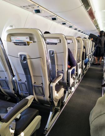 A look at the Economy class cabin on the Brussels to Geneva flight with SWISS 