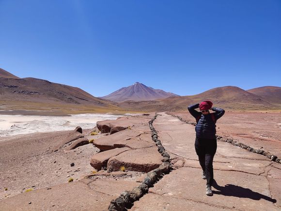 At 4500 meters of altitude, the sun does not joke. It was extremely windy and therefore cold that day...