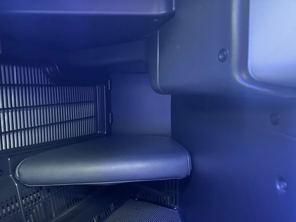 Normal seat. Not bulkhead. 