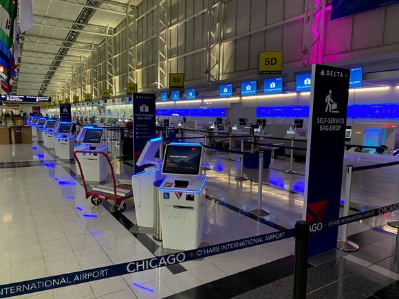 Landside check-in in slim / narrow footprint