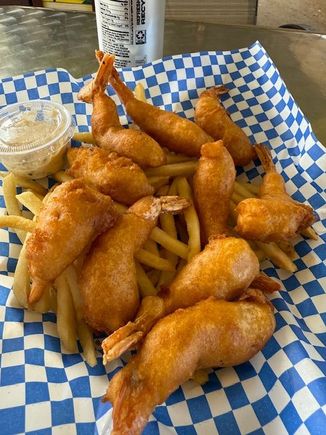 Beer battered shrimp with papaya ginger tartar sauce and fríe from Shrimp Station, Waimea, Kauai. 