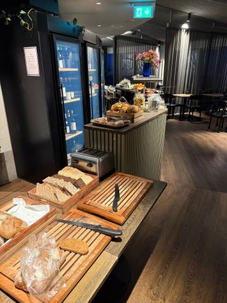 The breakfast is continental, which is fairly standard for the region, with some additional warm items - scrambles egs, boiled eggs, baked beans, sausage and bacon. There was also a waffle maker. 