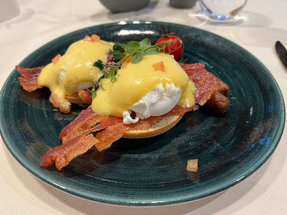 Eggs Benedict