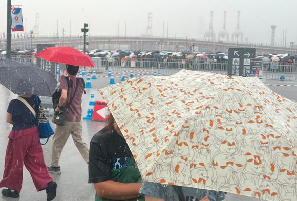 Downpour upon arrival at East gate