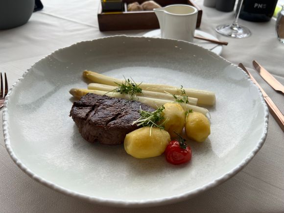 Beef Filet with Asparagus