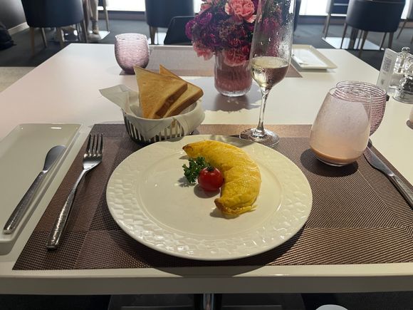 Omelette, smoothie & Champagne 