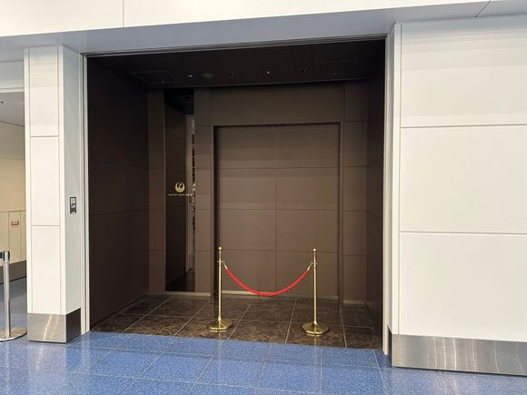 JAL F entrance at Haneda T3