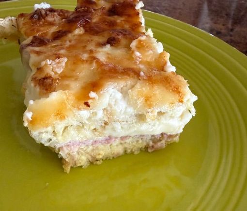 Baguette slices, ham, gruyere, béchamel 