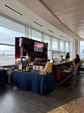 Barista bar, but no coffee machine. 