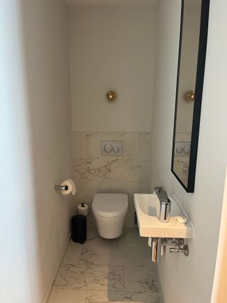 Andaz Suite toilet room (as noted above only this room or the shower/tub room could be closed off at any given time)

