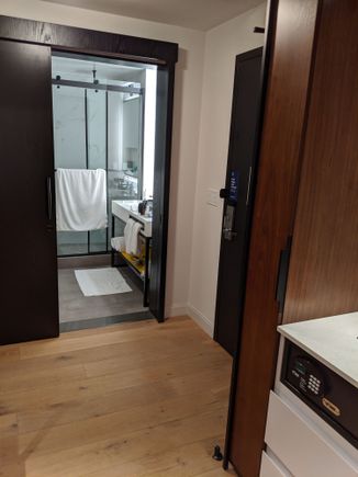 From "Closet" towards bathroom