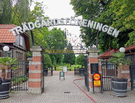 I entered the Trädgårdsföreningen at the top, on Slussgatan, then quit the gardens through the main exit shown here