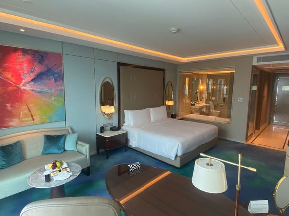  Beautifully appointed corner room 
