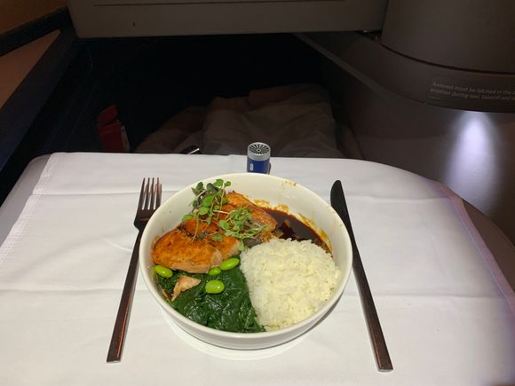 This is your standard salmon teriyaki, served with spinach and edamame. I liked this too but it’s not extraordinary 