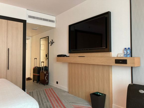 Airconditioning unit is not blowing in your face when in bed