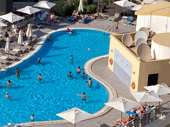 Lower Narcis pool om level 10, oh dear i see myself in rather unflattering position, kindly avert your gaze ! 