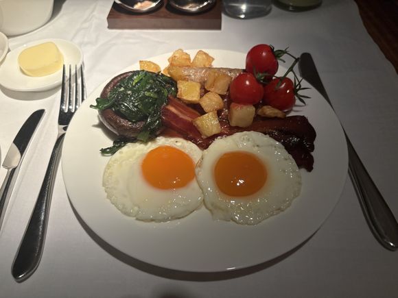 Organic free range eggs - freshly scrambled, fried or boiled
Cumberland pork sausage, crispy pancetta, spinach stuffed portobello mushroom, roasted cherry tomatoes, breakfast potatoes