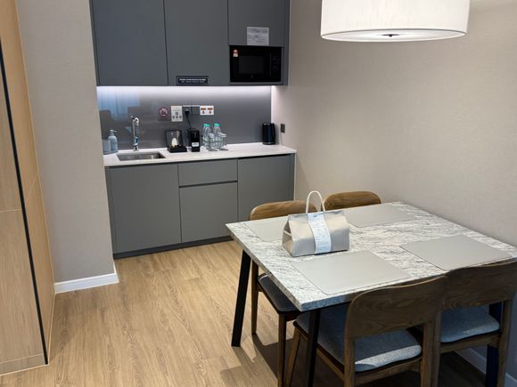 dining area / kitchenette