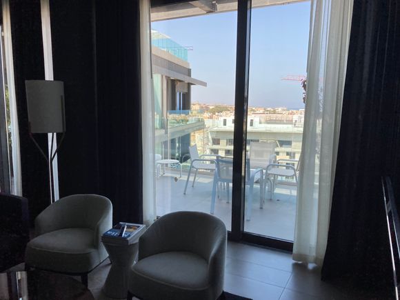 Sliding doors to the balcony, faces north west