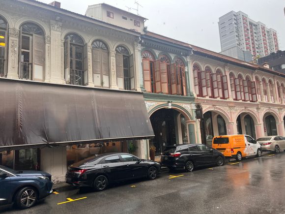 10 minutes walk from Andaz Singapore