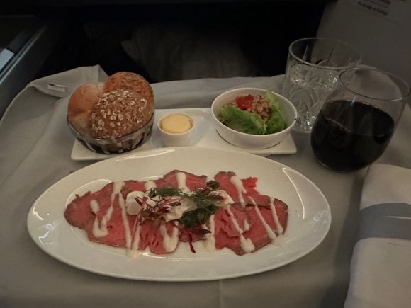 Started with the Beef Carpaccio. Was a pretty good start, and nice and light. 'Side salad' was perfectly good if not exciting accompaniment. I went for the Rioja which was ok.