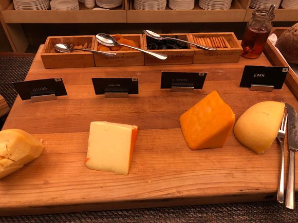 Lounge spread (hors d'oeuvres)