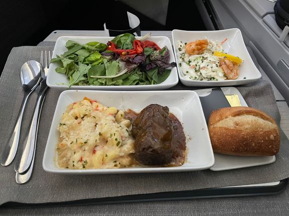 Short Ribs: Always a good fallback option. For HNL travelers; PHX to HNL is considered domestic and non flagship, so everything is served at once versus DFW to HNL separate course servings.