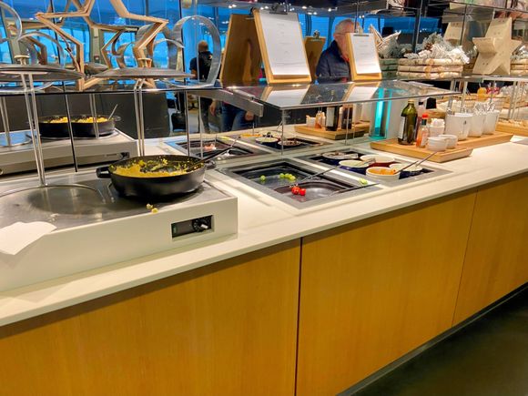 Food selection was poor, not that there wasn’t a good variability of offering, but almost all trays were empty.