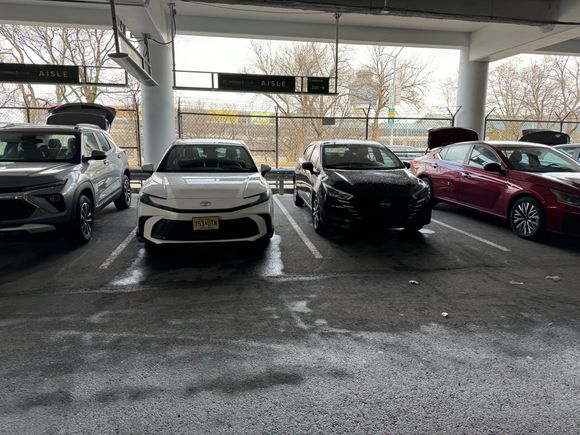 EA - brand new Camry SE trim with leather interior 