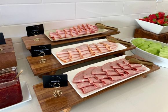 The breakfast offering in the Club Lounge.