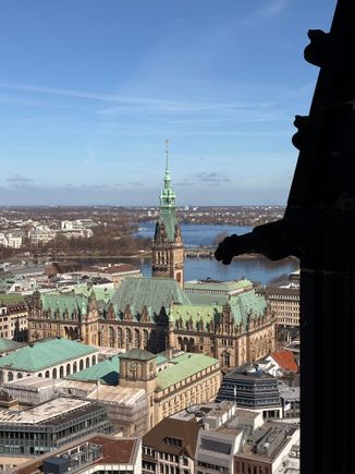 Looking out to the Rathaus.