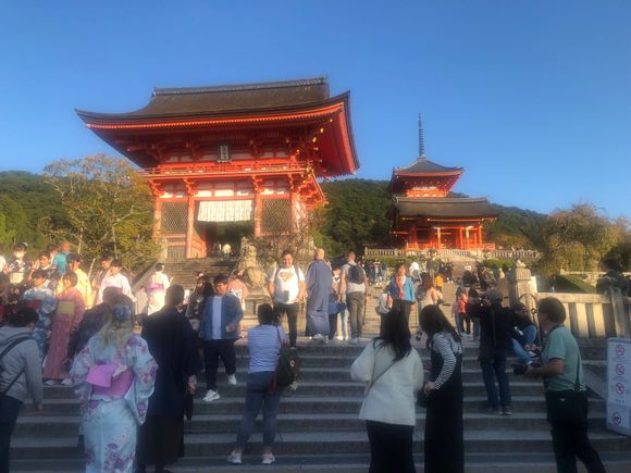 Entrance to Kiyomizu Temple