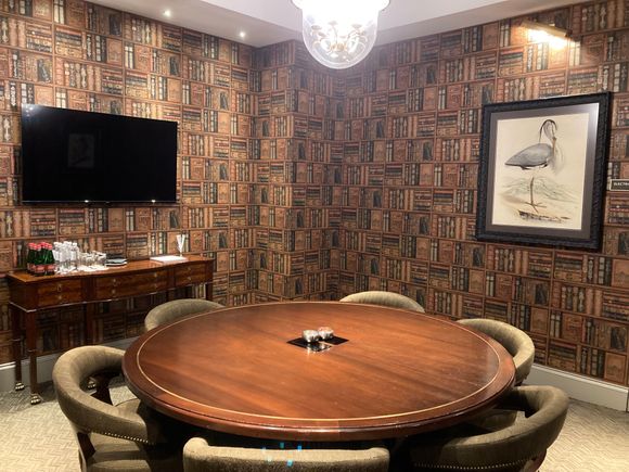 Meeting room of the lounge "Salon II" , these can be used on a first come first serve basis