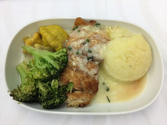 Main course Barramundi with mash and broccoli plus some unidentified yellow vegetable. The fish was very moist and tender, one of the better airplane fishes.