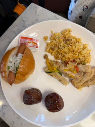 Cute little “hot dogs”. That’s a combo ketchup & mustard packet
