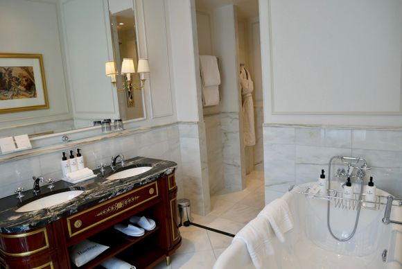 Spacious bathroom