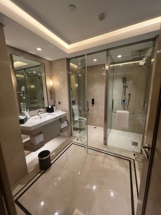 Main Bathroom (bathtub on the right)