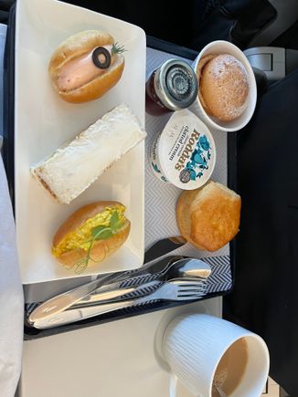 BA837 DUB-LHR 25 JUN 2024
Afternoon tea. Notice the 2 spoons