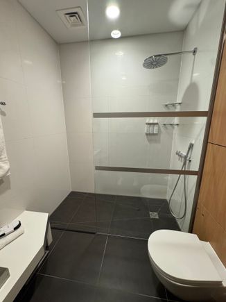 Arrivals lounge shower